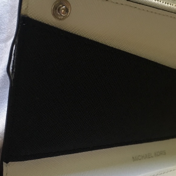 Sold - Picture 5 of 8